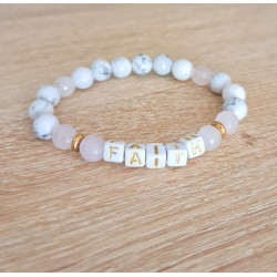 Bracelet Personnalisable Femme – Pierres Naturelles & Lettres Cubes Dorées | Création Cannes