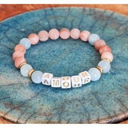 Bracelet Personnalisable Femme – Pierres Naturelles & Lettres Cubes Dorées | Création Cannes