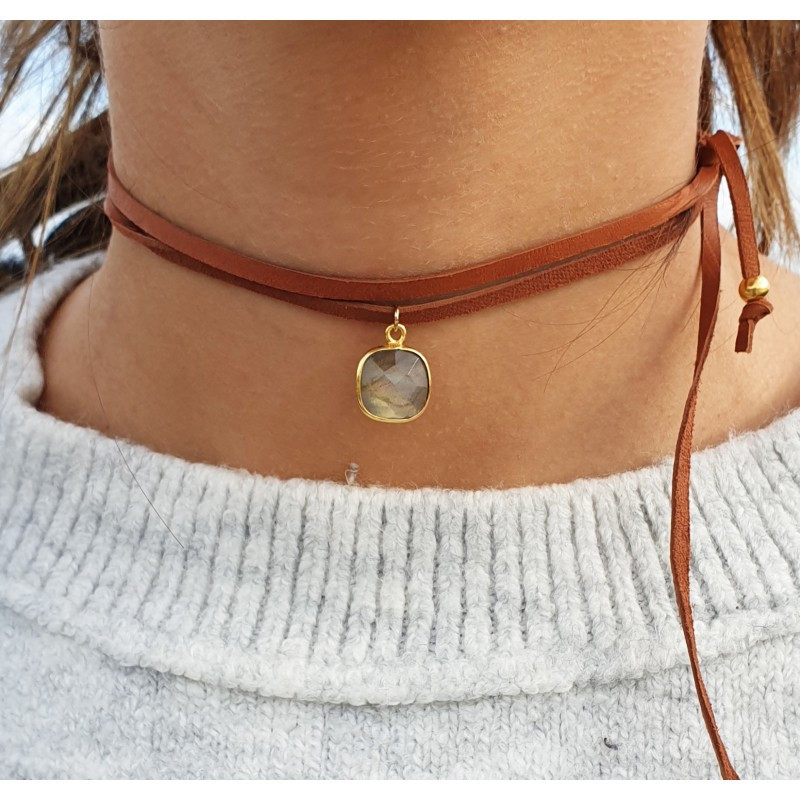 Collier Glam Labradorite Femme – Cordon Daim Marron & Argent Doré | Création Cannes