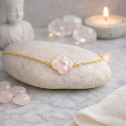 Bracelet Quartz Rose Femme – Trèfle Doré & Énergie Amoureuse | Création Cannes