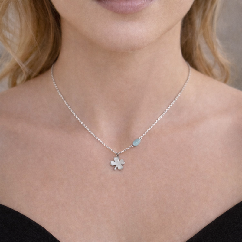 Collier Amazonite Femme – Trèfle Doré & Énergie Positive | Création Cannes